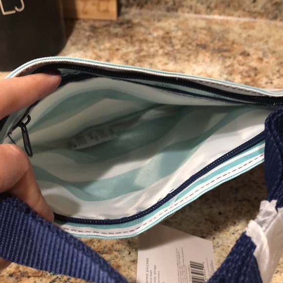 NWT Geckobrands Crossbody Bag w/cell phone pocket & Adjustable strap.Ship Disc🚚 - Picture 4 of 7